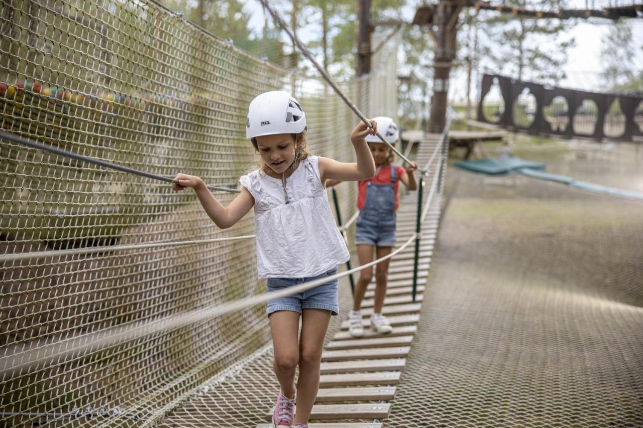 Center Parcs Les Hauts De Bruyeres Шомон-сюр-Тарон Экстерьер фото